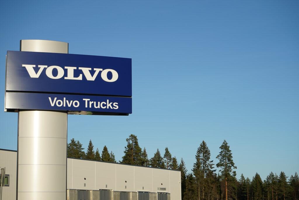 Volvo Truck Center in Jyväskylä is being heated and cooled with a hybrid heating system